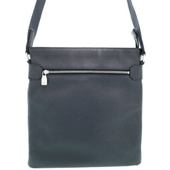 Louis Vuitton Taiga Sasha Shoulder Bag - Picture 1 of 5